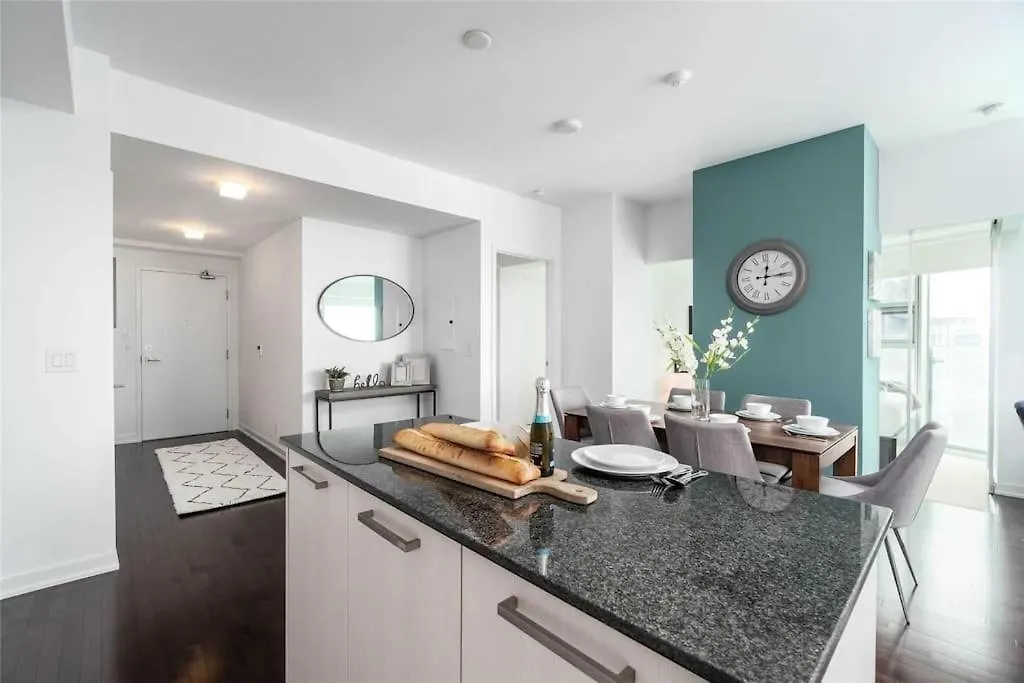 Superior Lakeview Luxury 3-Bedroom Suite On High Floor Toronto Appartement
