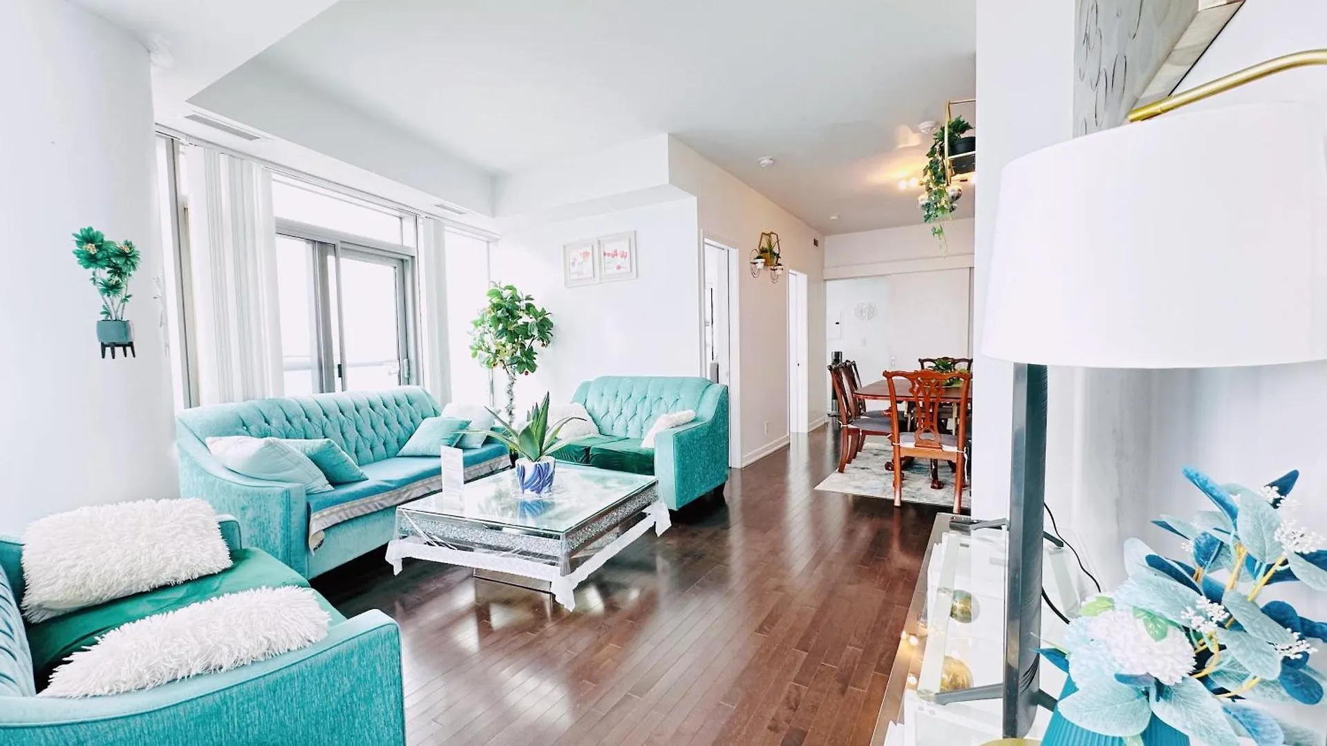 Superior Lakeview Luxury 3-Bedroom Suite On High Floor Toronto