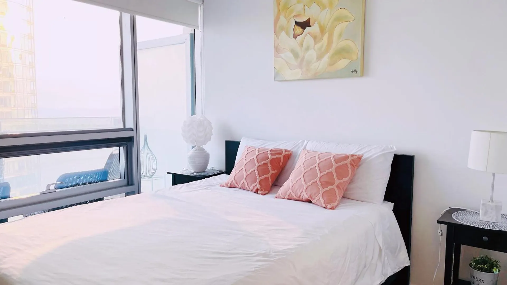 Superior Lakeview Luxury 3-Bedroom Suite On High Floor Toronto