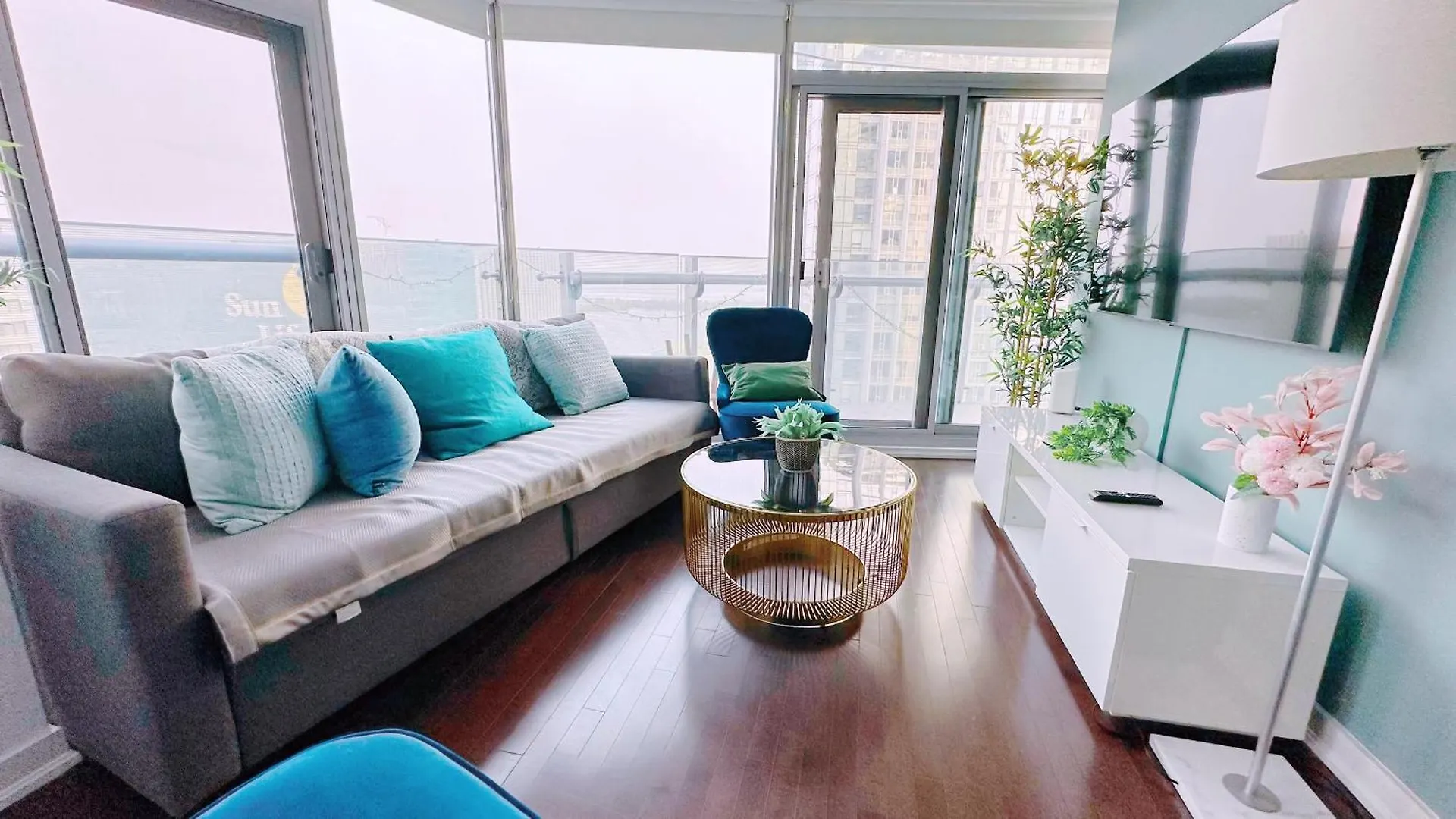 Superior Lakeview Luxury 3-Bedroom Suite On High Floor Toronto Appartement